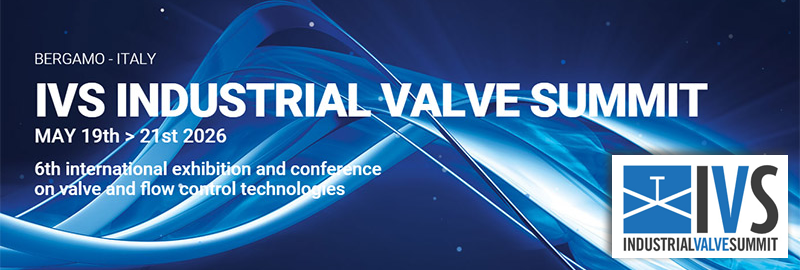 Bannière pour le IVS Industrial Valve Summit 2026 à Bergame, Italie, qui se tiendra du 19 au 21 mai. Elle comprend les détails de l'événement et le logo IVS sur un fond abstrait bleu avec des lignes tourbillonnantes. 